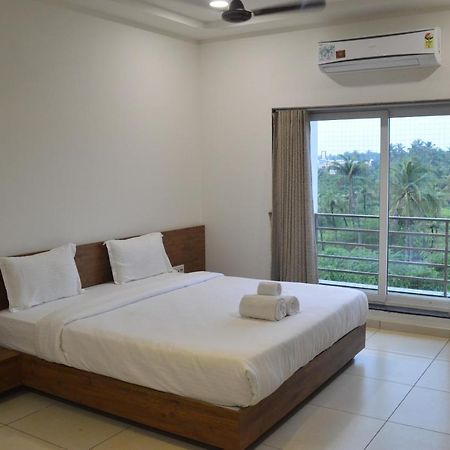 Hotel Revive Veraval Esterno foto