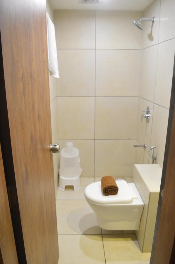 Hotel Revive Veraval Esterno foto