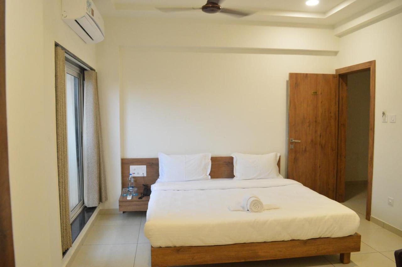 Hotel Revive Veraval Esterno foto